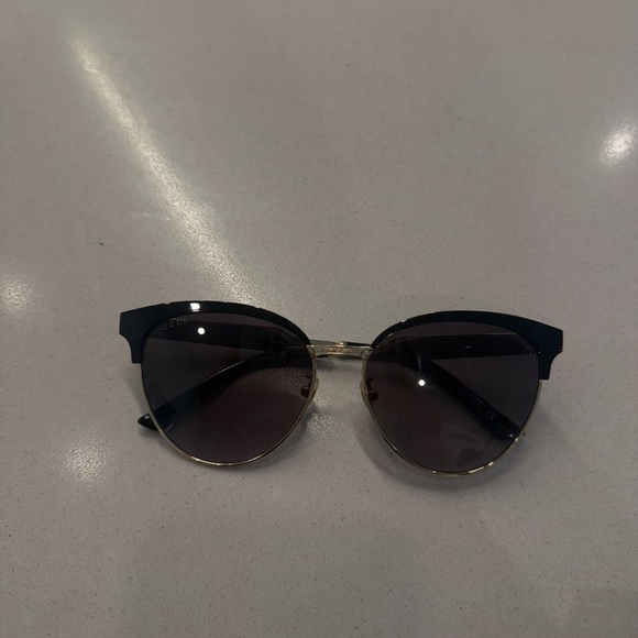 Gucci Black Cat-Eye Sunglasses with Gradient Lenses